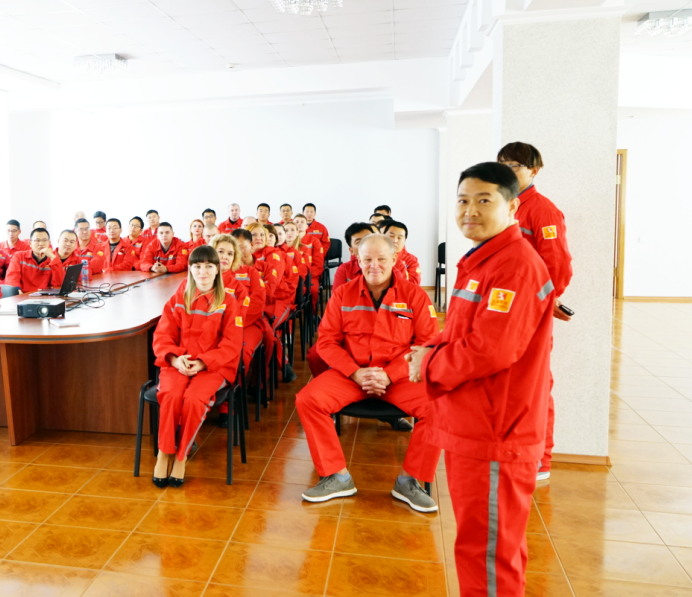 05 2021年7月1日，組織烏克蘭籍員工觀(guān)看建黨100周年慶祝大會(huì ).png